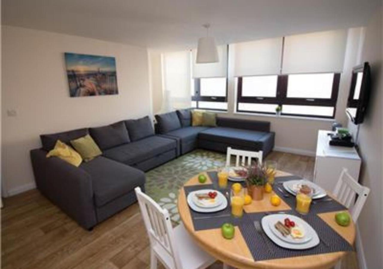 Stayzo Castle Point 6 Apartment - Premier Lodge Southampton Esterno foto